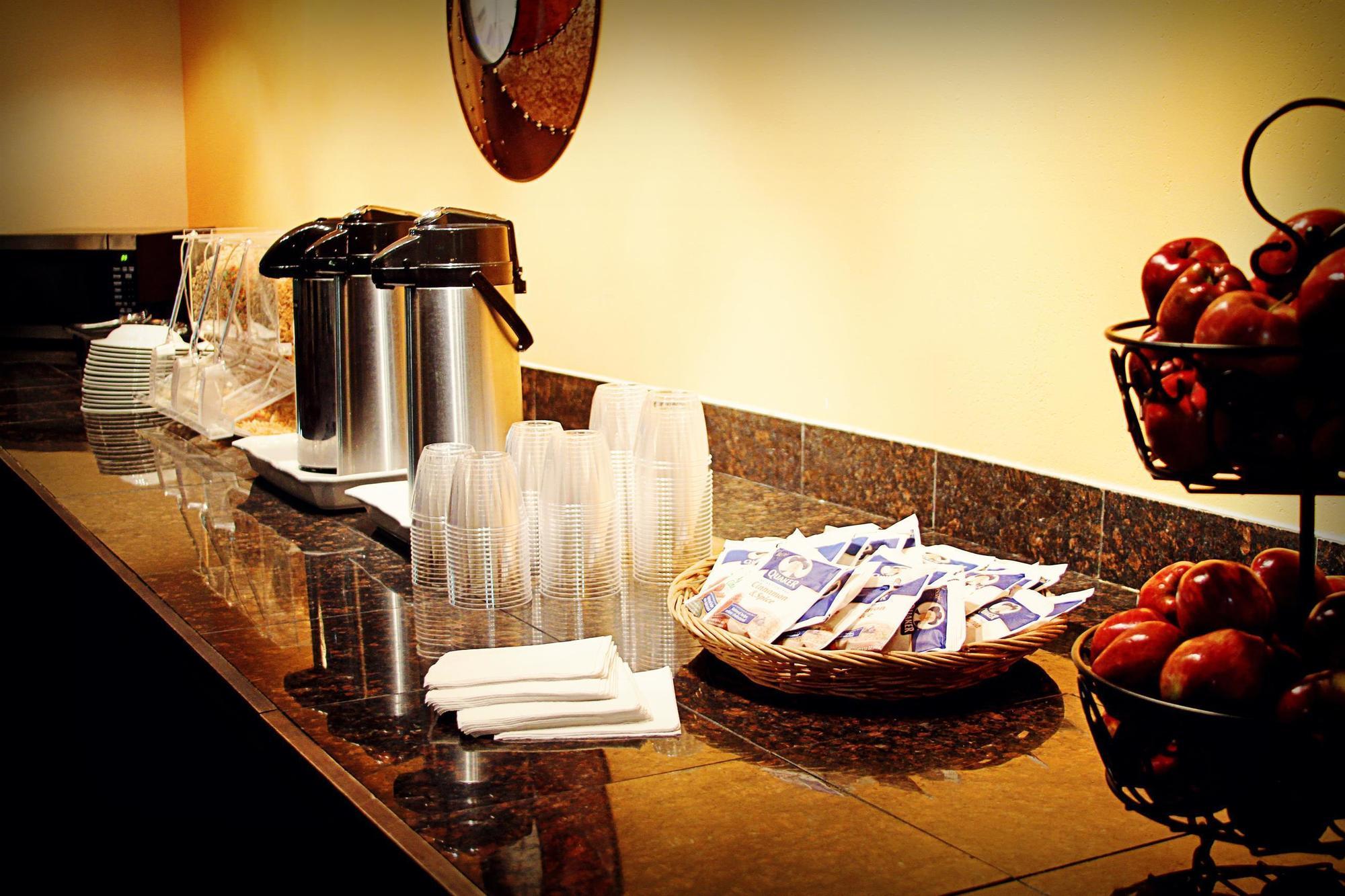 Ramada By Wyndham Kissimmee Downtown Hotel Екстериор снимка