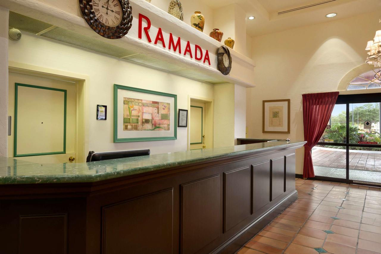 Ramada By Wyndham Kissimmee Downtown Hotel Екстериор снимка
